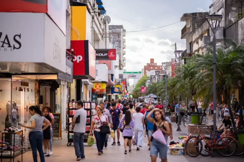 La baja afluencia de consumidores y el menor poder adquisitivo marcaron una Navidad con ventas muy por debajo de lo esperado. Foto: Radio Dos.