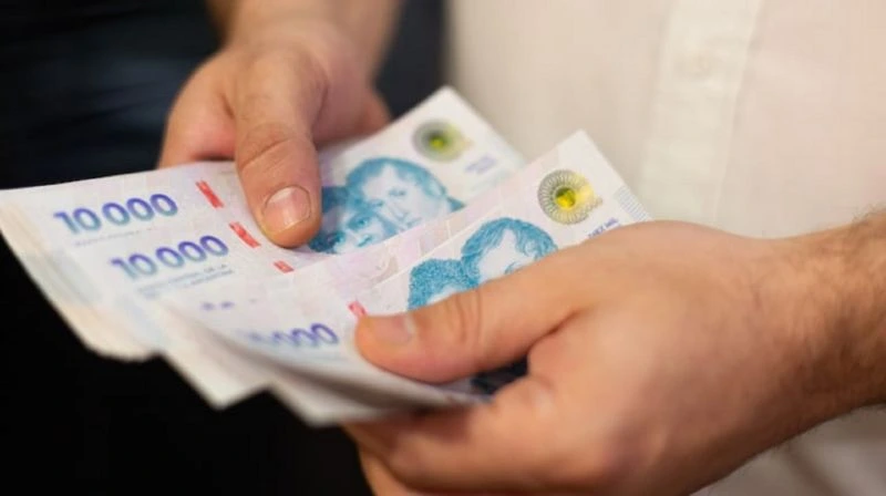El Gobierno provincial estimó una inversión anual de hasta 110 mil millones de pesos para financiar la recomposición salarial.