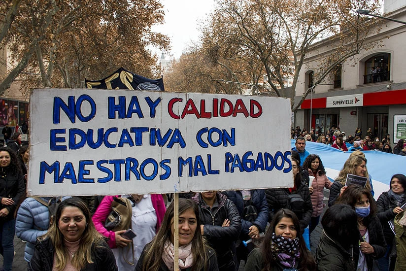 El presupuesto 2026 destina apenas 0,75% del PBI a educación, el nivel más bajo en más de una década.