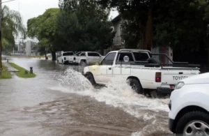 En Resistencia, las lluvias superaron los 150 milímetros y afectaron energía, transporte y calles.