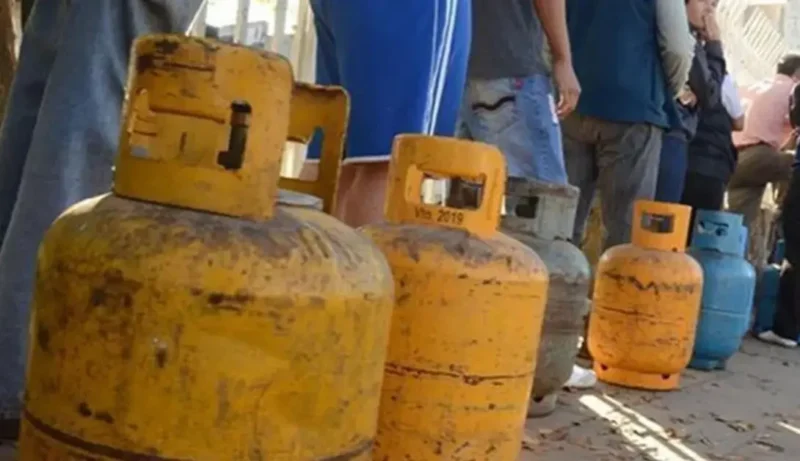 Cinco trabajadores fueron despedidos mientras participaban de un paro por reclamos salariales.