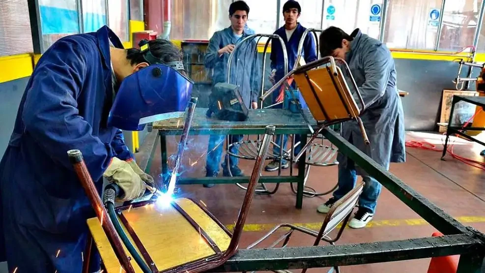 Presentan un amparo contra el desfinanciamiento de la educación técnica profesional