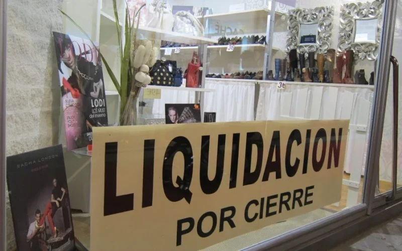 Comercio denuncia cierres de locales y caída del consumo en Posadas por la crisis económica.