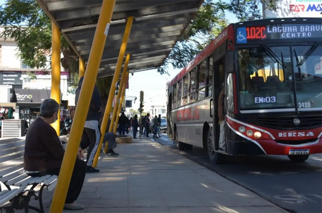 Choferes cobraron salarios con atraso y denuncian incumplimientos reiterados del sector empresario.