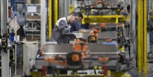 El escenario de caída de la industria adquiere una dimensión aún más preocupante si se lo vincula con el desfinanciamiento de la educación superior impulsado por el Gobierno de Javier Milei.