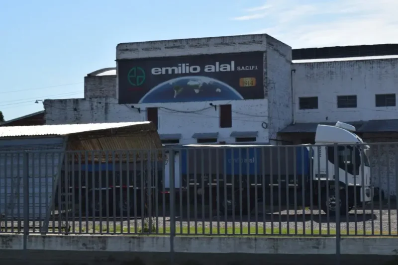 La empresa ingresó en Concurso Preventivo de Crisis tras el cierre de sus plantas. Foto: Radio AM 530.