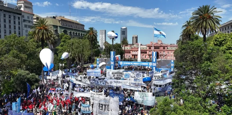 La jornada de protesta del martes 10 de febrero podría ser el inicio de una etapa de mayor confrontación y unidad sindical. Foto: Clarín.