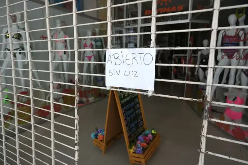 Los cortes afectan desde temprano a barrios y localidades correntinas en plena jornada laboral y escolar.