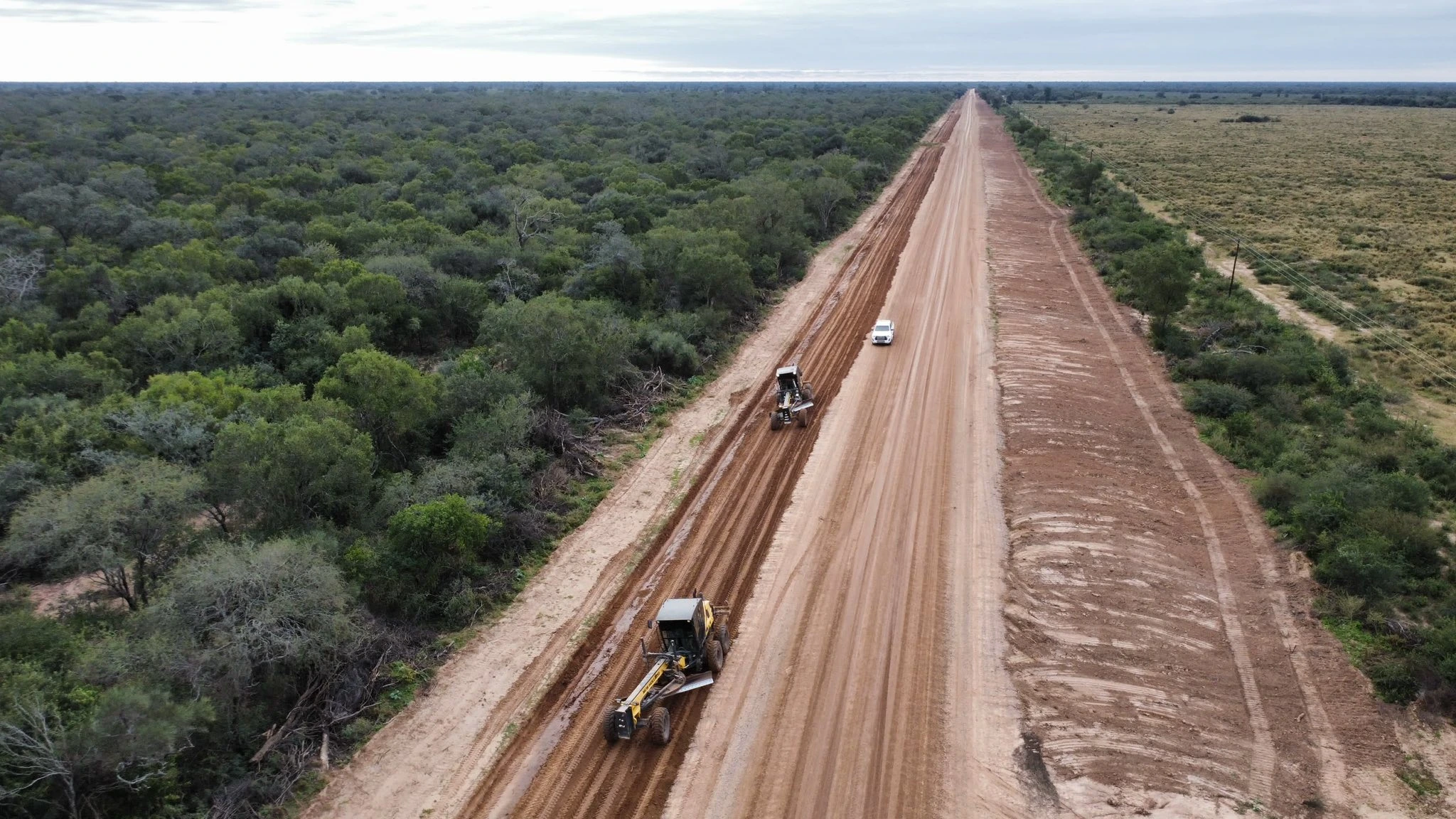 Formosa ejecuta obras viales y trabajos de protección ante crecidas