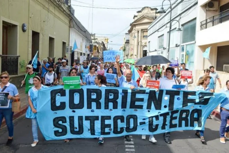 Denuncian tareas obligatorias los sábados sin pago ni acuerdo, y exigen mejoras urgentes en infraestructura escolar.