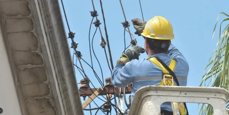 Las interrupciones del servicio estarán vinculadas a trabajos de mantenimiento preventivo y correctivo en la Línea de Media Tensión. Foto: Diario Formosa.