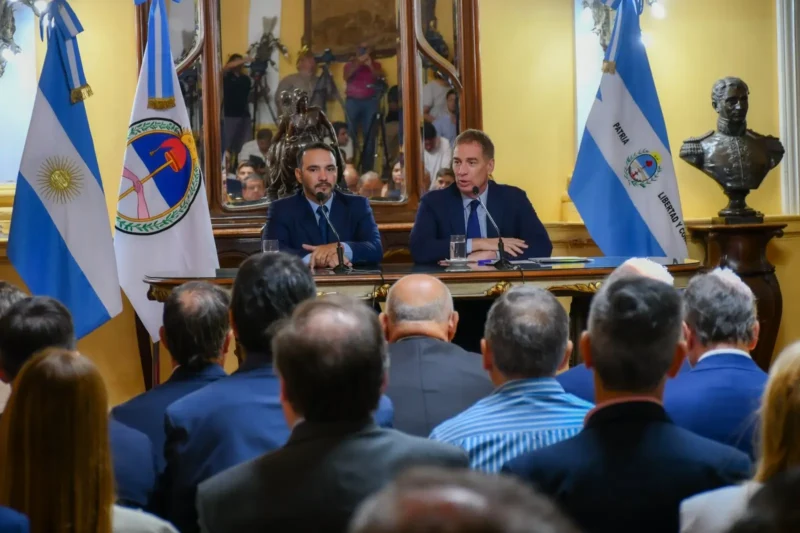 Además de anunciar el envío de $3.000 millones en Aportes del Tesoro Nacional para atender la emergencia por inundaciones, Santilli se comprometió a “analizar” la cesión del exRI-9 como parte de una eventual compensación por deudas. Foto: Gobierno provincial.
