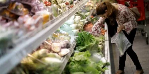 Durante enero, cuando la inflación oficial fue del 2,9%, la Canasta Básica Total aumentó un 3,9% y la Canasta Básica Alimentaria 5,8%. Foto: Reuters.