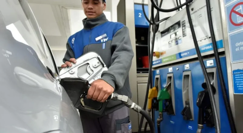 El barril de petróleo Brent superó los 118 dólares y presiona los precios de combustibles.