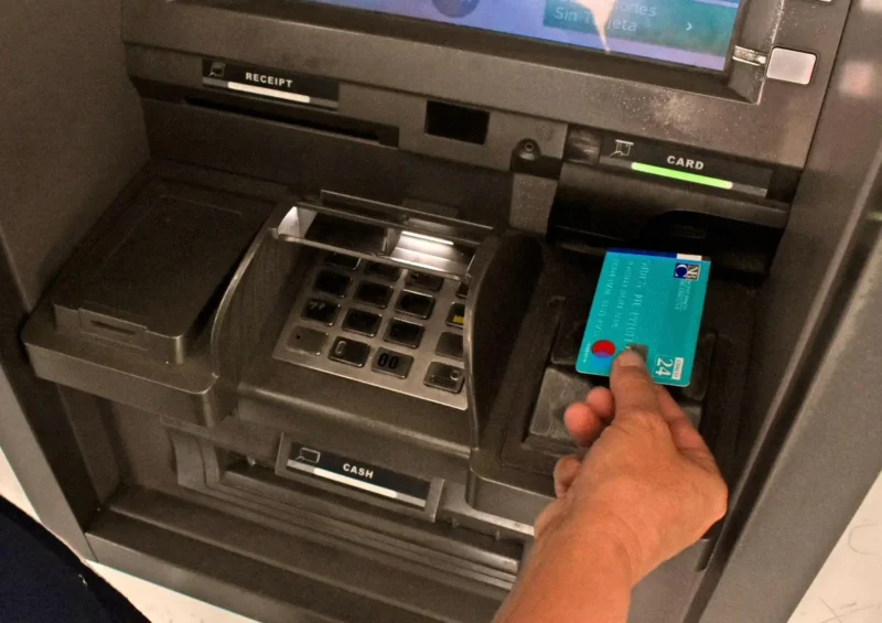 Los haberes estarán disponibles en cajeros automáticos desde las 21 en cada fecha asignada.