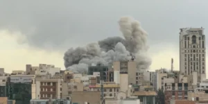 Irán bombardeó la embajada de Estados Unidos en Riad y Trump aseguró que responderá “pronto”