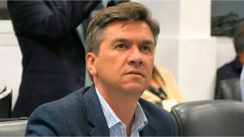 La Policía del Chaco acusó al cronista de “promover desorden” y “violar el perímetro de seguridad”.