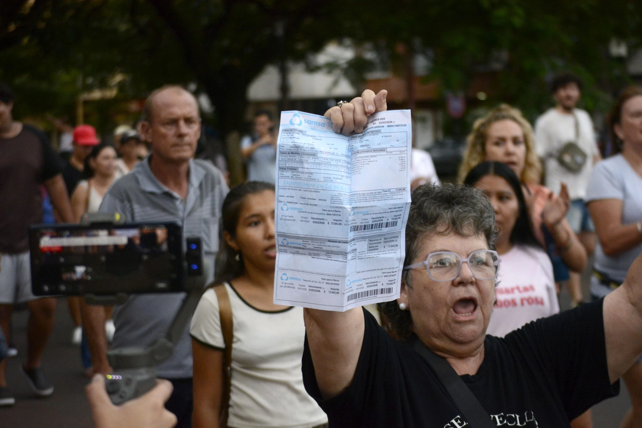 Vecinos denuncian facturas “exorbitantes” y marchan contra la empresa de agua en Posadas