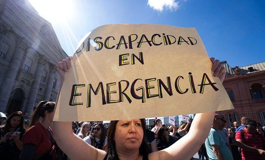 Instituciones alertan que la falta de pagos pone en riesgo terapias, transporte y continuidad de servicios para personas con discapacidad.
