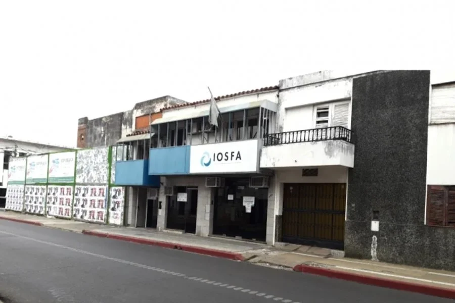 Corrientes: una sede del IOSFA podría ser rematada en medio del ajuste nacional.