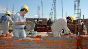 La construcción es otro de los sectores que históricamente genera empleo en Misiones y que suele reflejar rápidamente los cambios en la actividad económica. Fuente: Stop en Línea