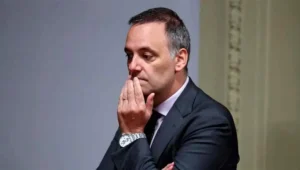 Consultora Zuban-Córdoba señala que Adorni debería renunciar según el 70% de los encuestados