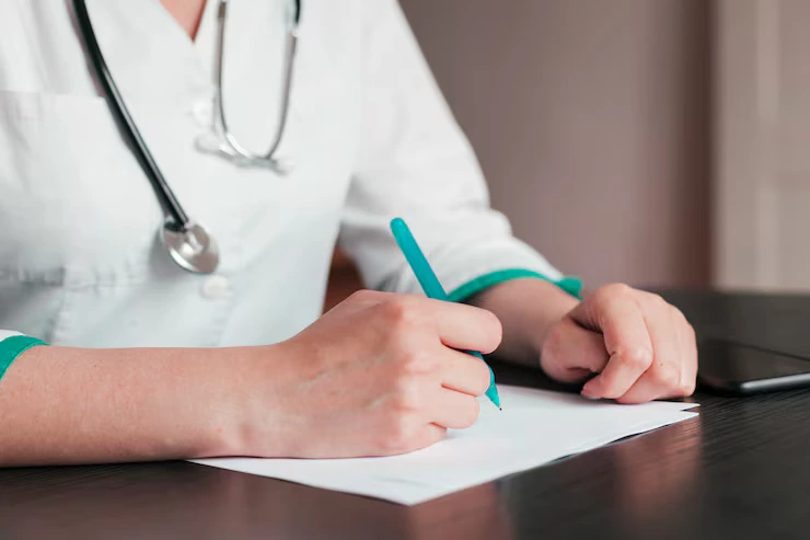 Investigan uso de firmas médicas falsificadas para gestionar beneficios en ANSES sin consentimiento de profesionales en Corrientes.