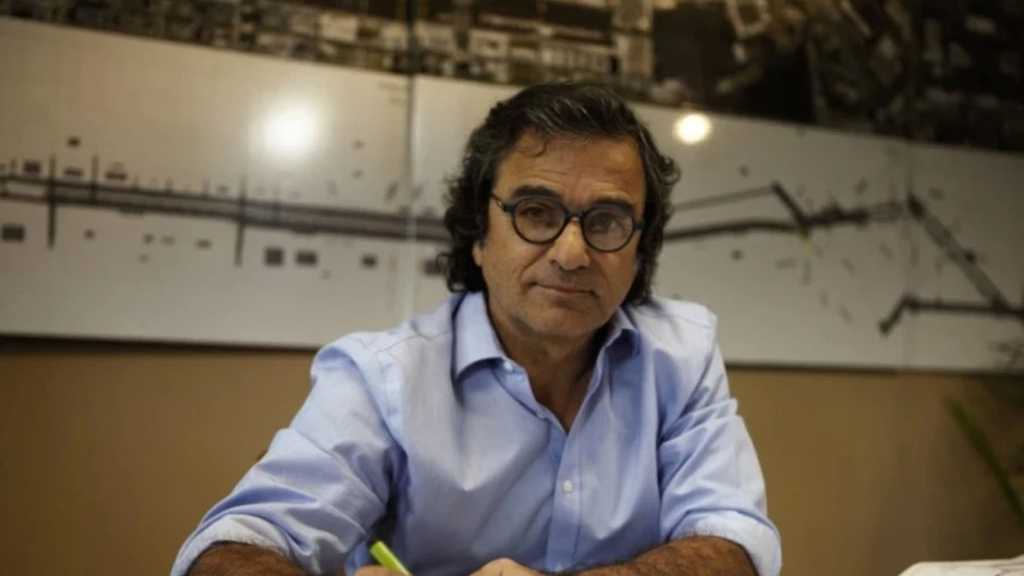 Echaron a Furgoni por bienes no declarados y crece la presión antes de que declare Adorni
