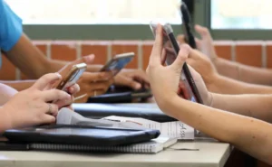 Escuelas de Formosa: cómo es el protocolo ante situaciones de riesgo y la regulación de celulares