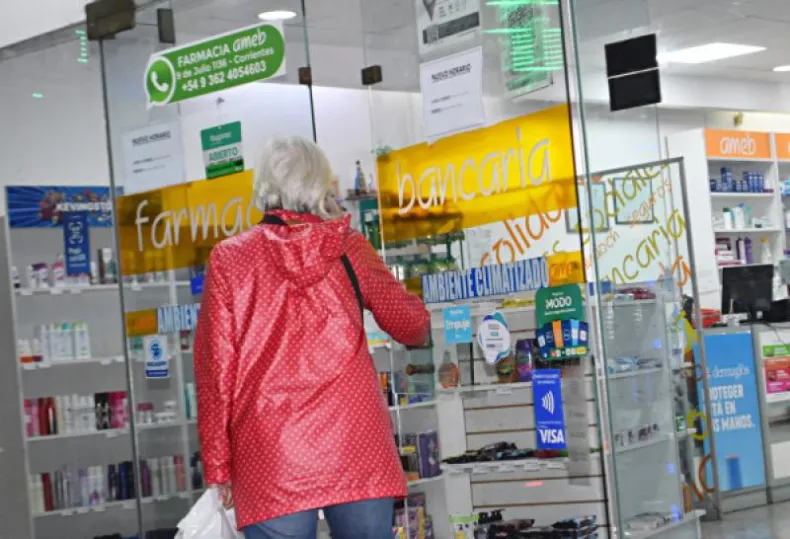 Farmacias: cierra La Bancaria en Corrientes y reubican al personal en Resistencia