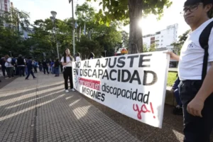 Instituciones de discapacidad marcharon en Posadas por falta de pagos a nivel nacional