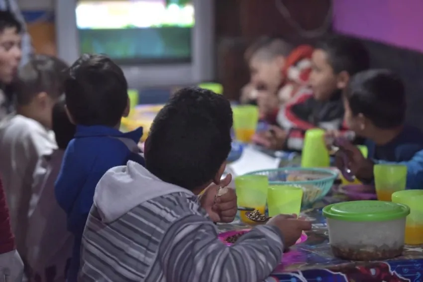 Niños que se duermen por hambre en El Impenetrable: denuncian que pasan horas sin comer en la escuela