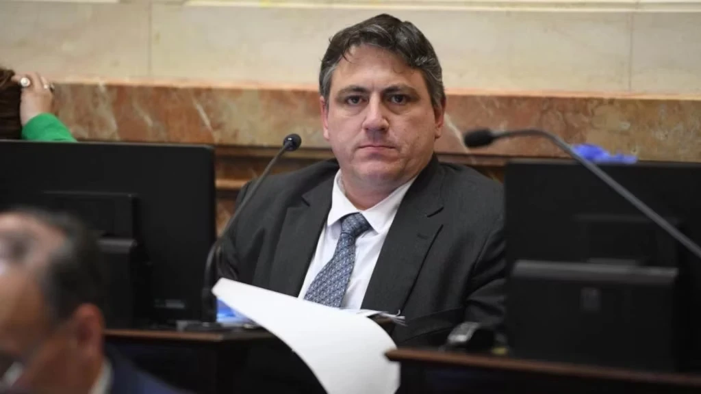 Paoltroni relativiza el cumplimiento de leyes aprobadas por el Congreso y genera fuertes críticas