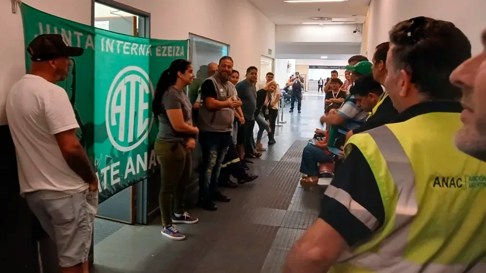 ATE denuncia sueldos bajos y despidos en aumento en la administración pública chaqueña Imagen: Radio LV11ATE denuncia sueldos bajos y despidos en aumento en la administración pública chaqueña Imagen: Radio LV11