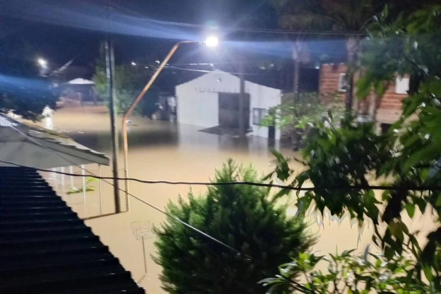 En Esquina cayeron 215 mm y varias familias debieron ser evacuadas durante la madrugada.
