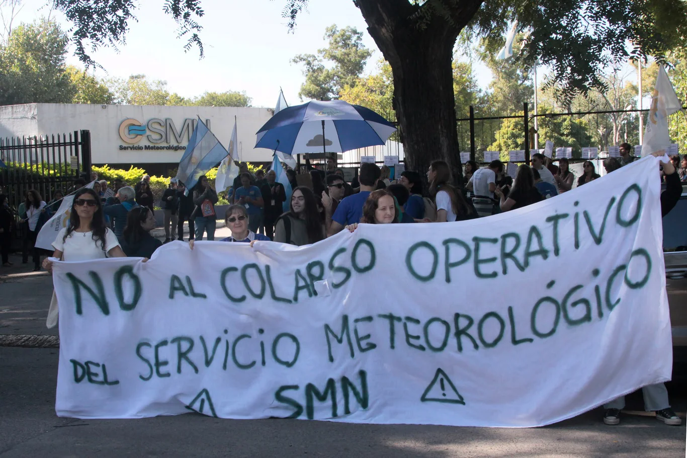 Tras los despidos, el Gobierno nacional le quitó funciones al Servicio Meteorológico: anticipan un paro