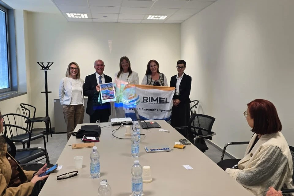 La misión también fue a la Universidad de Parma, donde conocieron uno de los laboratorios agroalimentarios más importantes de Europa.