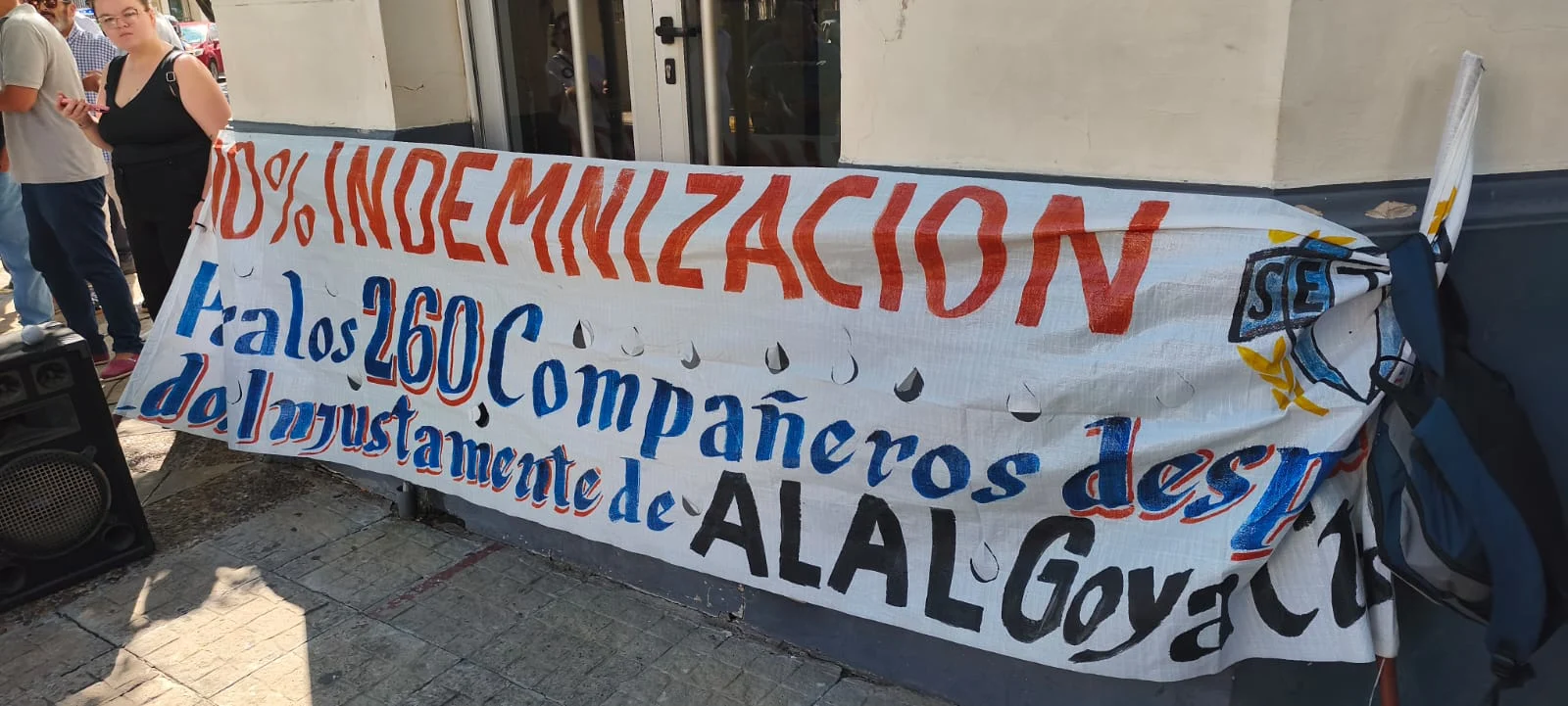 Ex trabajadores buscan visibilizar el reclamo durante la Fiesta del Surubí ante la falta de pago de indemnizaciones.