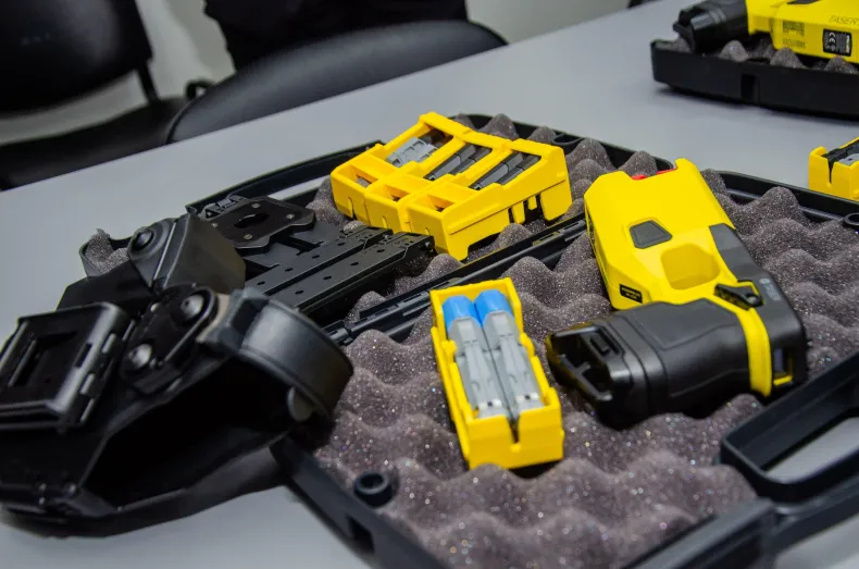 Las Taser serán utilizadas inicialmente por Unidades Especiales en procedimientos considerados de alto riesgo.