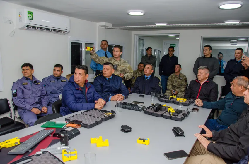 Chaco incorporó pistolas Taser a la Policía y abrió el debate sobre su uso
