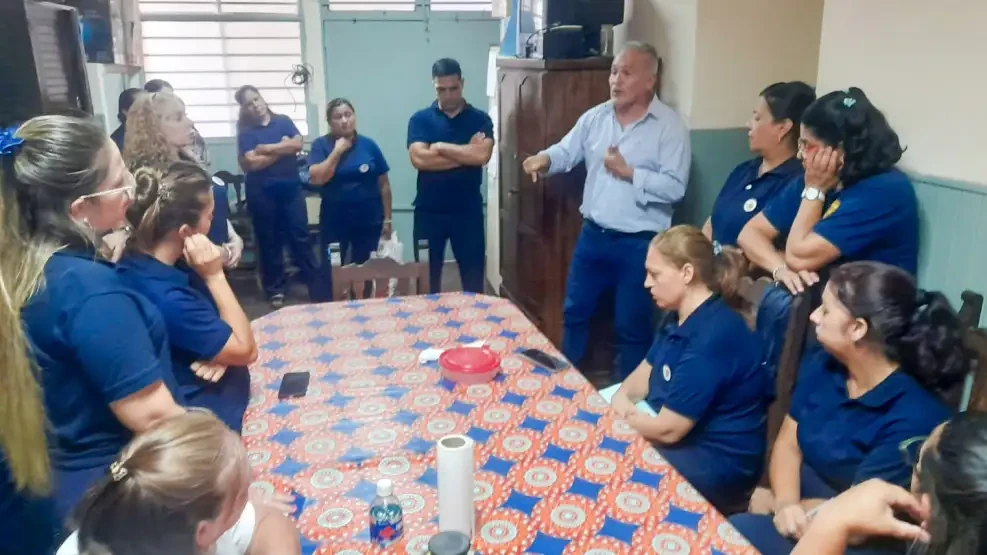 Equipos docentes realizan colectas de leche, azúcar y gas para sostener la alimentación escolar en distintos establecimientos.