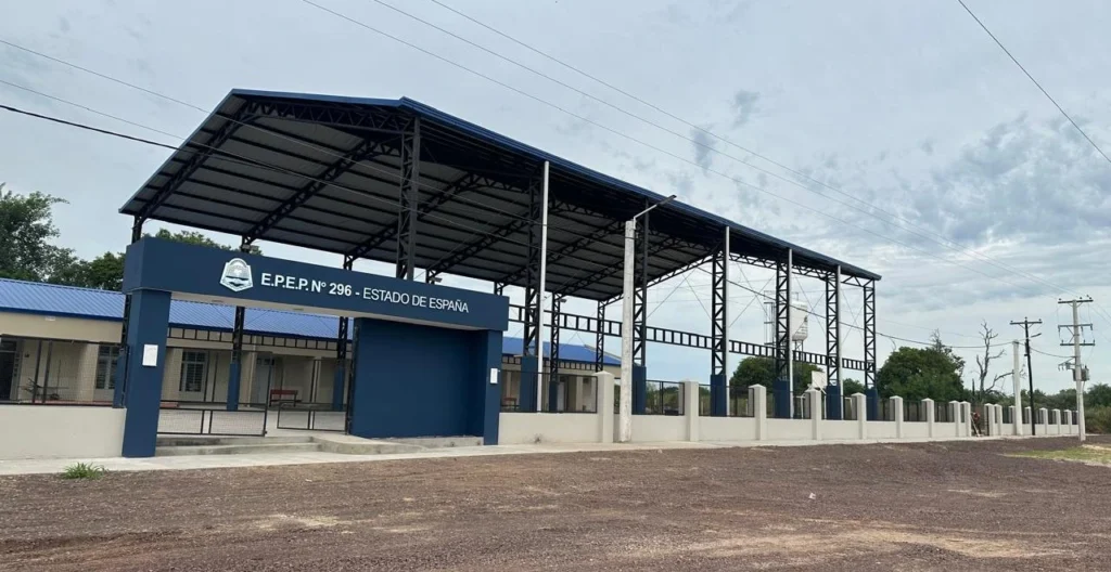 Las inauguraciones incluirán escuelas primarias, jardines de infantes y una secundaria agraria en colonias de General Belgrano.