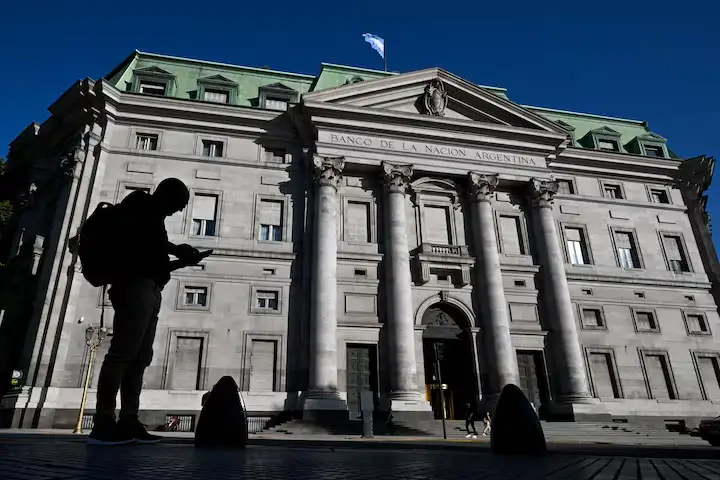 La controversia de los créditos del Banco Nación se da en un marco donde se avanza con el cierre de sucursales y el acceso a la vivienda se hace cada vez más difícil. Foto: Página 12.