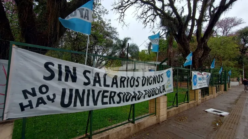 Las medidas afectarán actividades académicas, administrativas y de investigación en universidades del nordeste argentino.