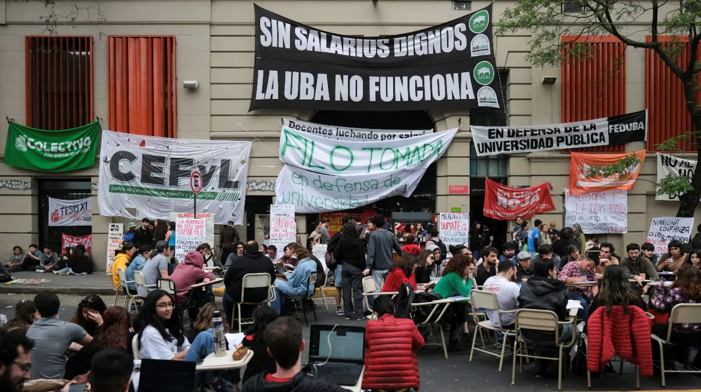 Clase pública en contra del recorte a las universidades. Foto: TN
