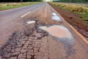 “Parece una laguna”: alertan por el deterioro de las rutas nacionales en Corrientes
