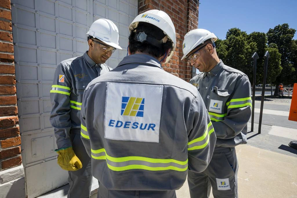Especialistas señalan falta de inversión y redes sobrecargadas como causas estructurales del colapso eléctrico.