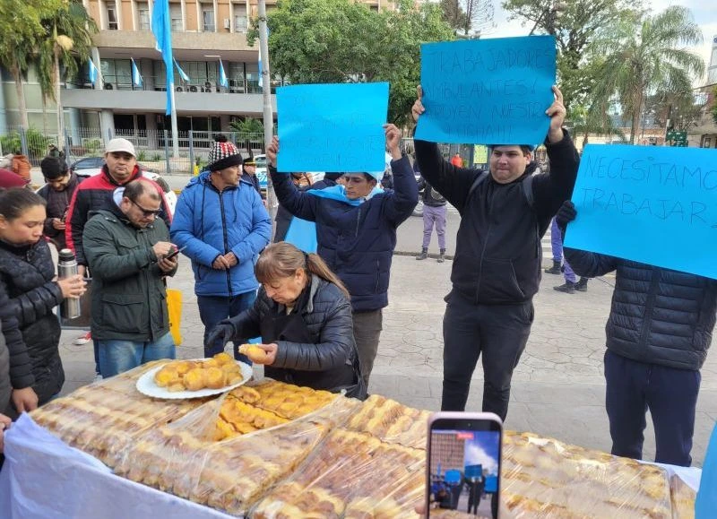 Con un “facturazo” en Resistencia, vendedores ambulantes reclamaron poder trabajar sin restricciones