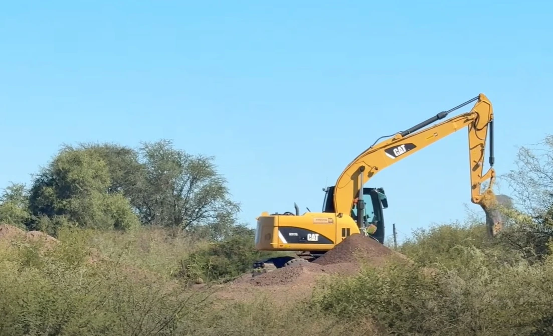 Denuncian que rezago de asfalto de Vialidad Nacional se destina a obras vinculadas al diputado libertario Atilio Basualdo