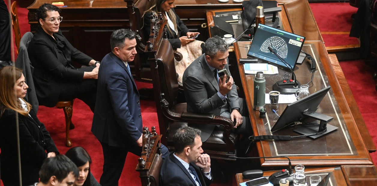 La ley de lobby prevé un registro público y sanciones para gestores de intereses no declarados.
